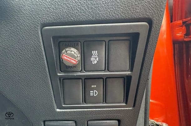 2018 Toyota HILUX Rugged X image 25
