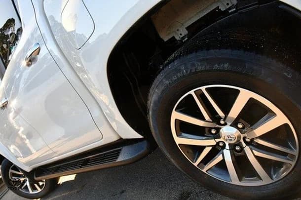 2018 Toyota Hilux SR5 image 4