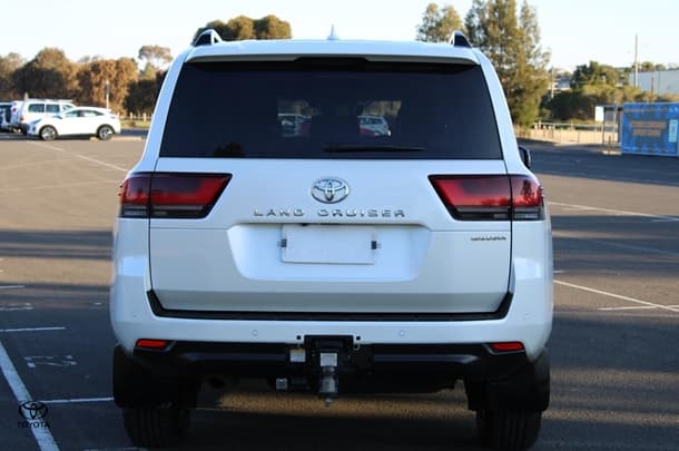 2023 Toyota Landcruiser Sahara image 10