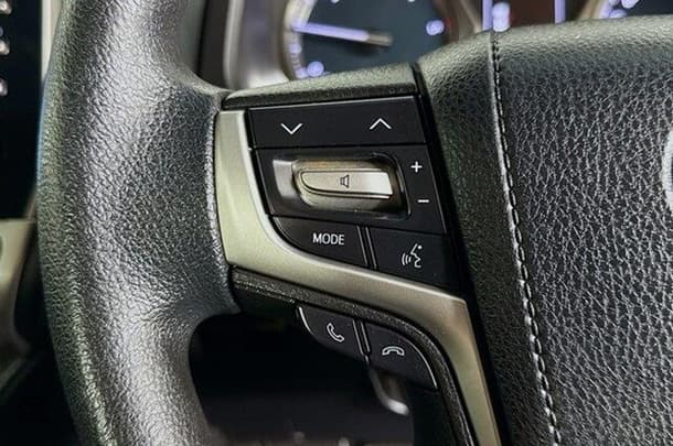 2020 Toyota Prado GX image 9