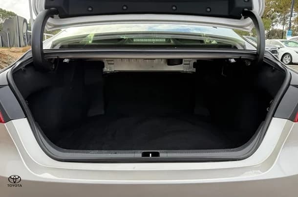 2019 Toyota Camry Ascent image 6