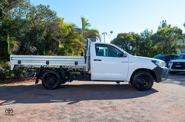 2024 TOYOTA Hilux 4x2 Workmate image 3