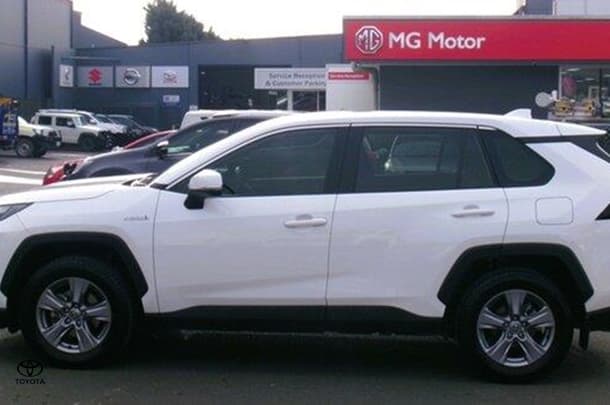 2023 Toyota RAV4 GX image 7