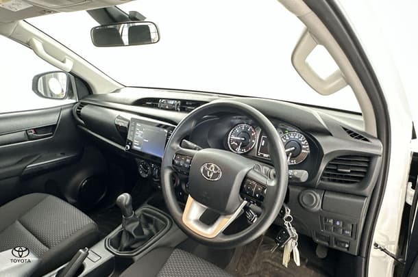 2024 Toyota Hilux Workmate image 13