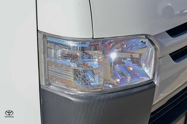 2017 Toyota Hiace LWB image 13