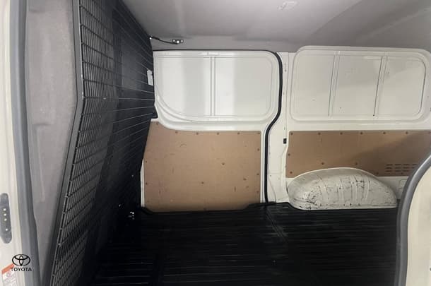 2020 Toyota Hiace LWB image 15