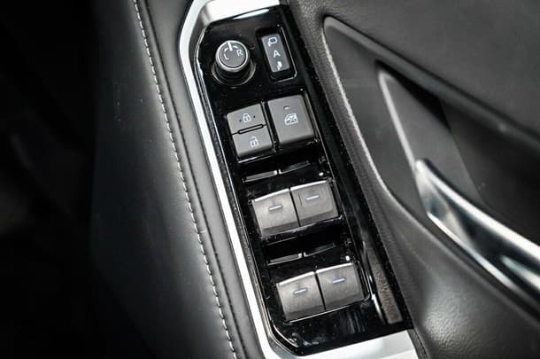 2024 Toyota Landcruiser VX image 15