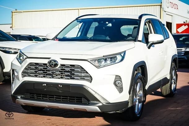 2020 Toyota RAV4 GXL image 3