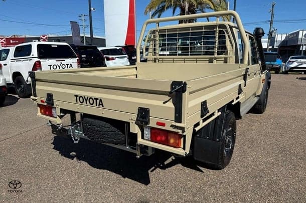 2024 Toyota LC Military GXL image 11
