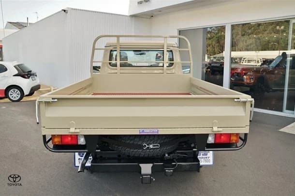 2025 Toyota LC Military GXL image 5