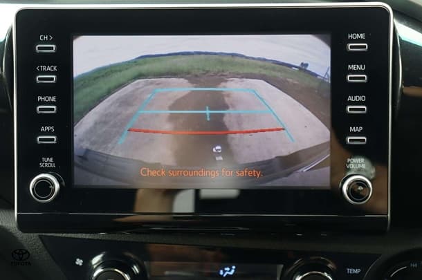 2020 Toyota Hilux 4x4 SR5 image 12