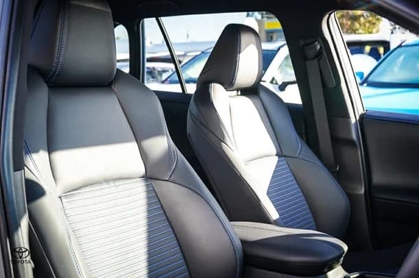 2024 Toyota RAV4 Hybrid XSE 2WD image 17