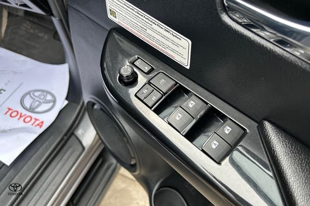 2022 Toyota Hilux 4x4 SR5 image 39