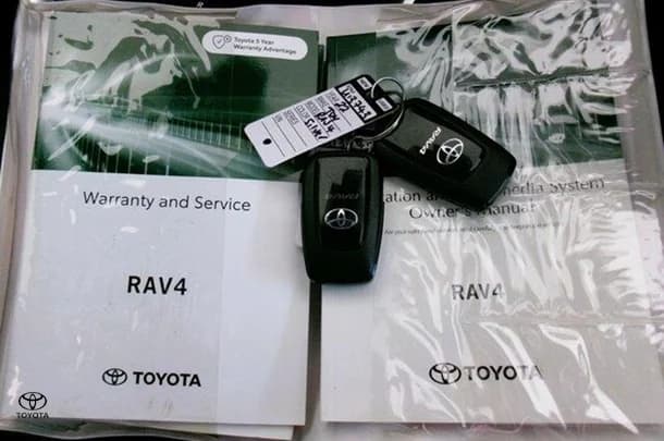 2022 Toyota RAV4 XSE image 2