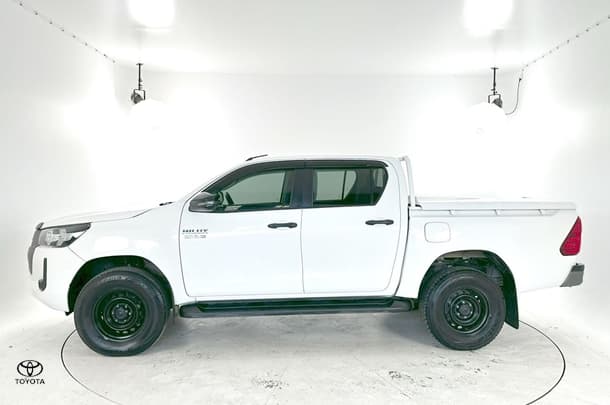 2020 Toyota Hilux SR image 7