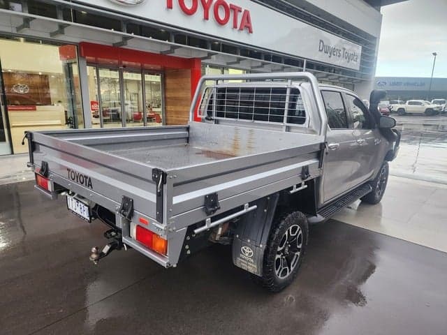 2021 Toyota Hilux 4x4 SR5 image 4