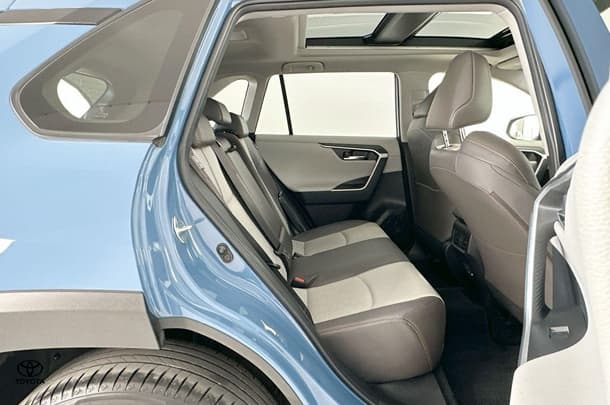 2022 Toyota RAV4 Edge AWD image 8