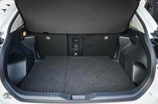 2024 Toyota Yaris Cross Hybrid GX image 10