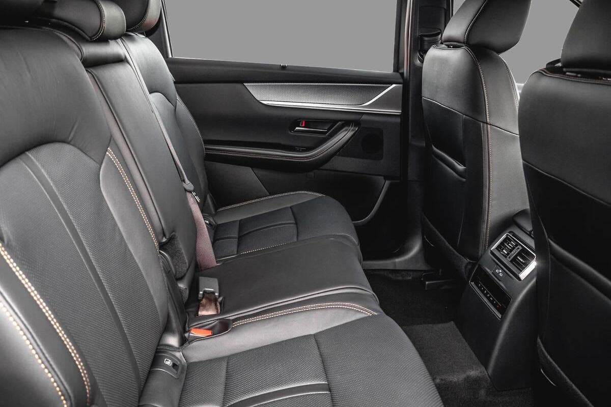 2024 Mazda CX-90 G50e Touring KK Auto i-ACTIV AWD image 10
