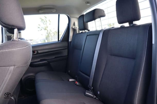 2023 Toyota Hilux 4x4 SR image 24