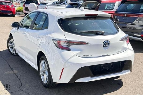 2022 Toyota Corolla Hatch Hybrid Ascent Sport image 2