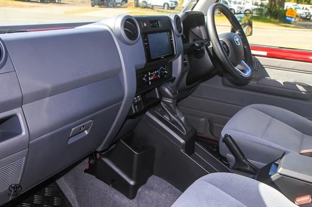 2024 Toyota LC Military GXL image 7