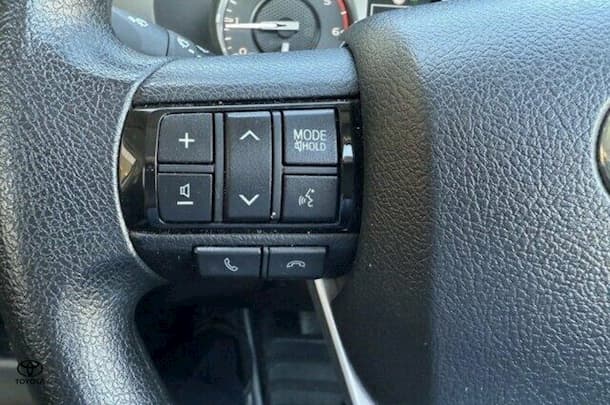 2022 Toyota HILUX SR image 19