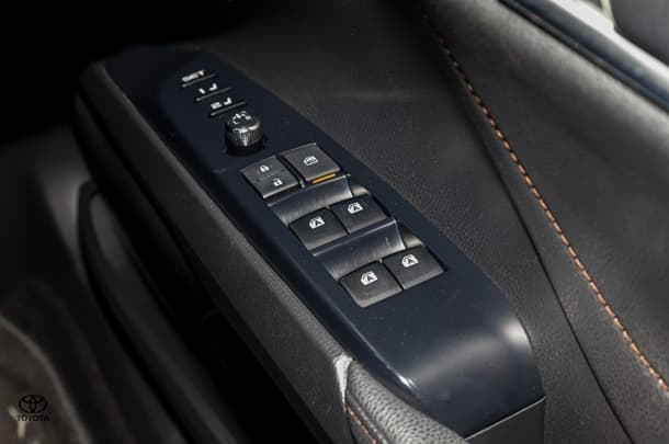 2018 Toyota CAMRY SL image 14