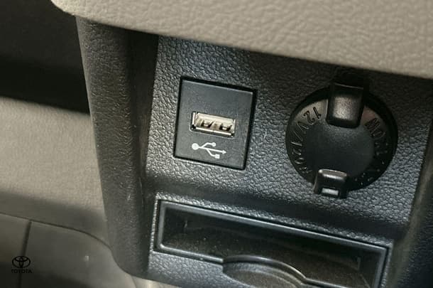 2022 Toyota Hiace SLWB image 29