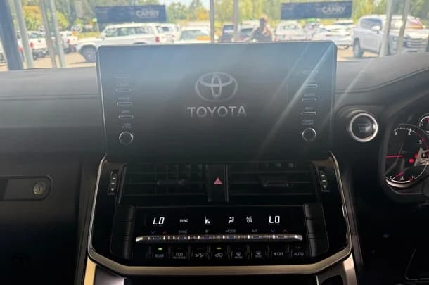 2023 Toyota Landcruiser GXL image 22