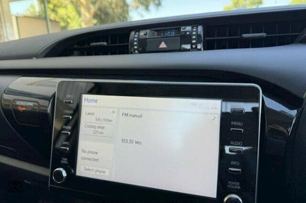 2022 Toyota HILUX SR image 21