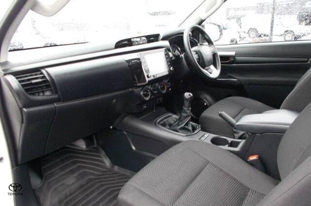 2023 Toyota HILUX 4x4 SR image 11