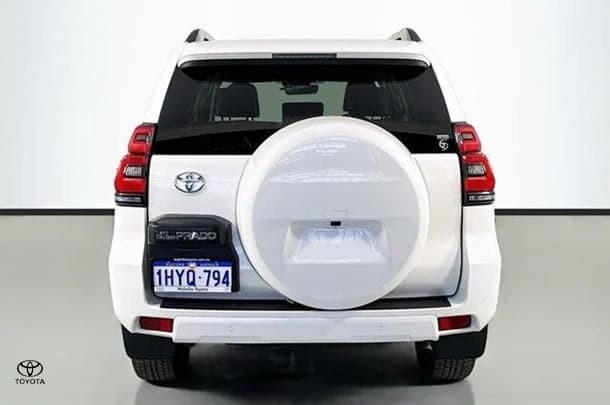 2023 Toyota Prado VX image 7
