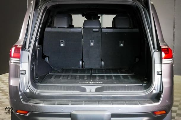 2023 Toyota Landcruiser Sahara image 27