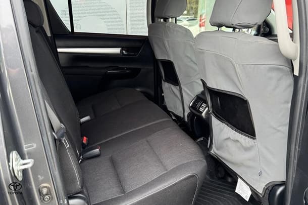 2022 Toyota Hilux SR5 image 26