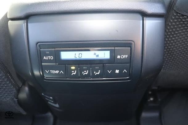 2021 Toyota Prado GXL image 11