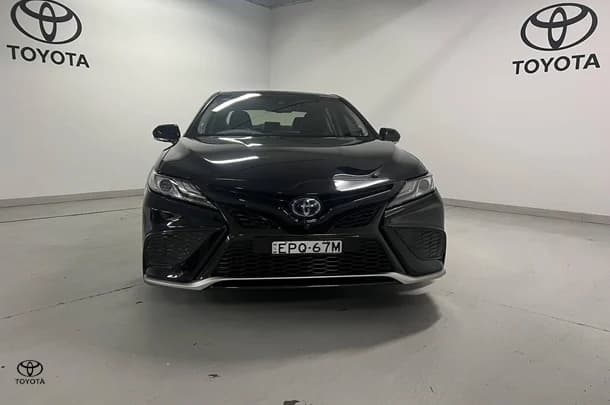 2021 Toyota Camry Hybrid SL image 2