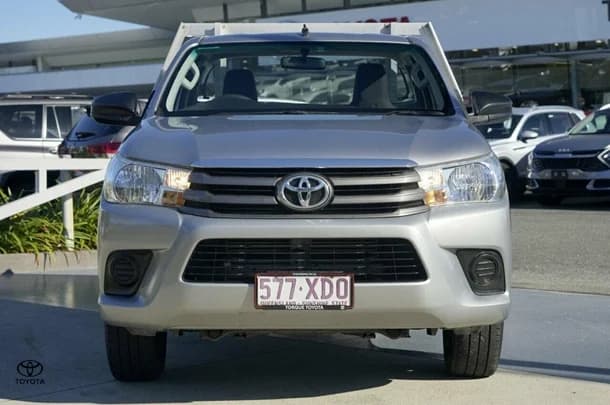 2017 Toyota HILUX SR image 4