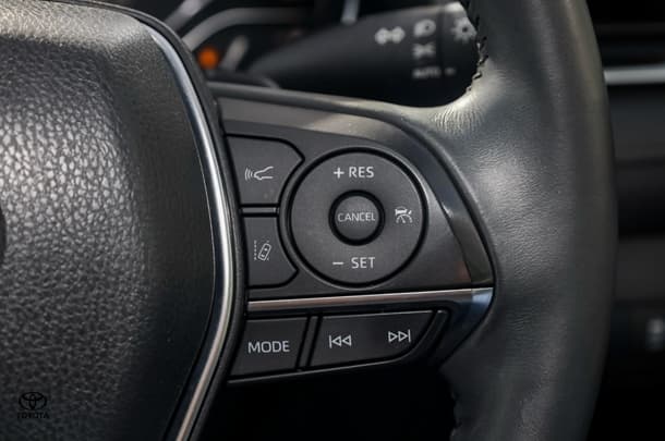 2018 Toyota CAMRY SL image 12
