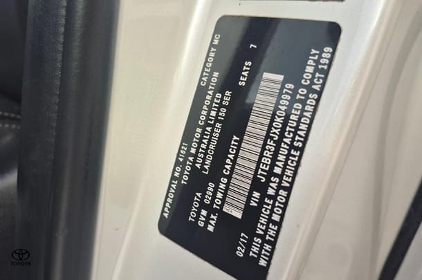 2017 Toyota Prado VX image 25