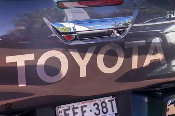 2023 TOYOTA Hilux 4x4 SR5 image 21