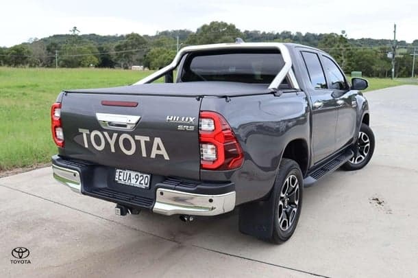 2022 Toyota Hilux 4x4 SR5 image 6