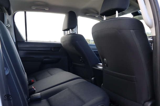 2023 Toyota Hilux 4x4 SR image 19