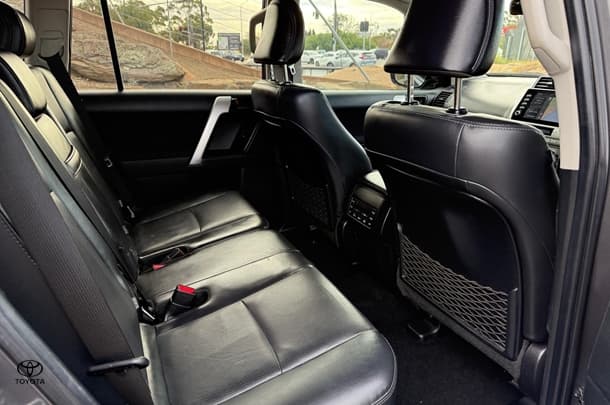 2021 Toyota Prado GXL image 10