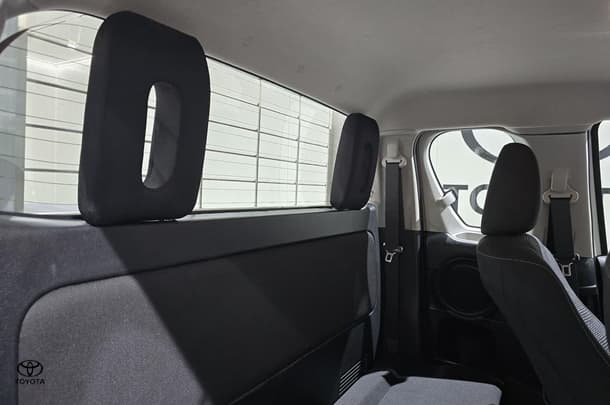 2021 Toyota Hilux SR image 27