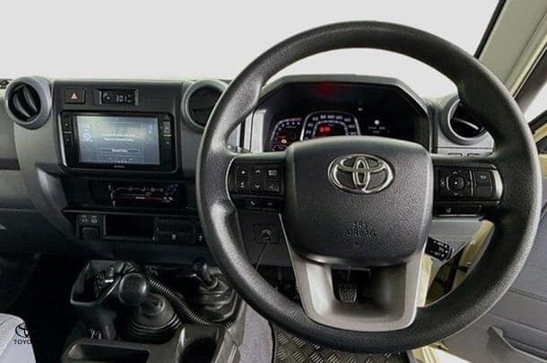 2023 Toyota LANDCRUISER MILITARY GXL image 19