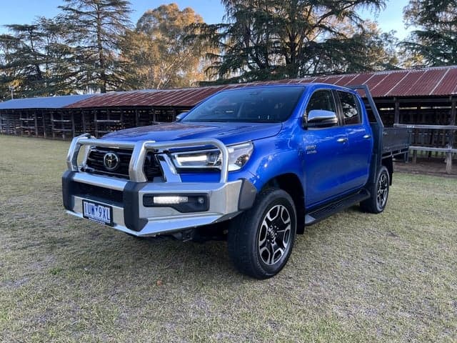 2022 Toyota HILUX SR5 image 3