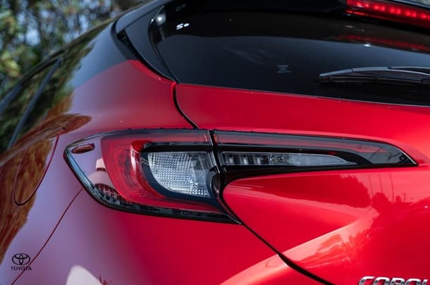 2024 TOYOTA Corolla Hatch Hybrid ZR image 25