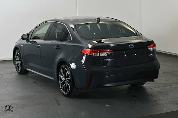 2022 Toyota Corolla Sedan Hybrid ZR image 24