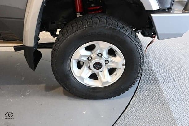 2021 Toyota LC Military GXL image 9